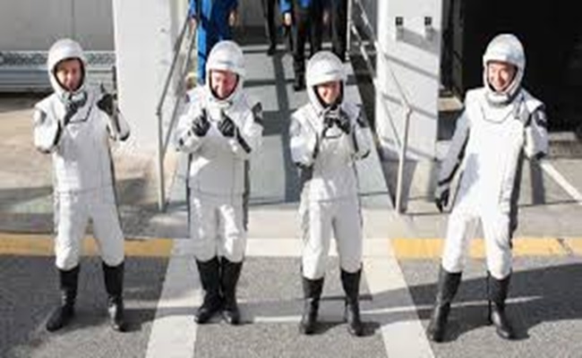 “ناسا” تقرر مع “سبيس إكس” إنهاء مهمة طاقم “كرو-11” مبكراً…