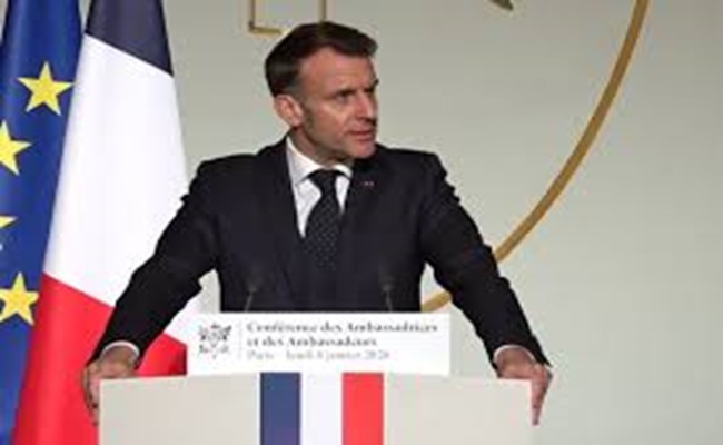 ماكرون: أمريكا تتخلى عن حلفائها وتتجاهل القواعد الدولية