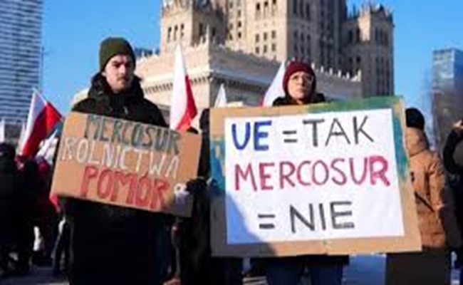 آلاف المزارعين يتظاهرون في أيرلندا احتجاجا على اتفاقية “ميركوسور”…