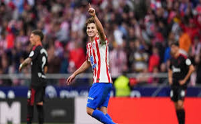 وكيل جوليان ألفاريز يكشف حقيقة رحيله إلى برشلونة