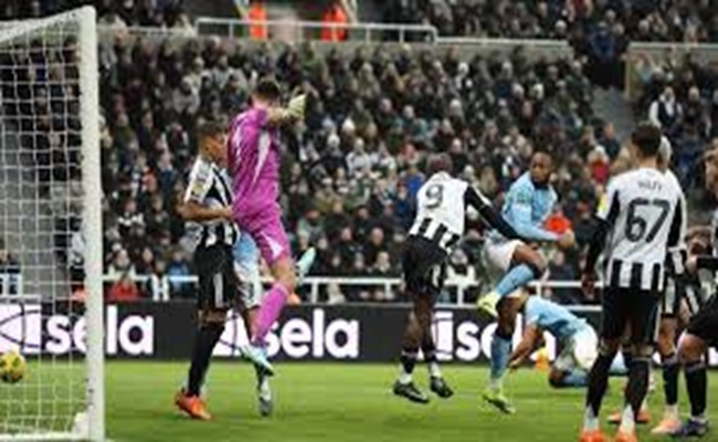مانشستر سيتي يضع قدماً في نهائي كأس الرابطة بفوز مثير على نيوكاسل…