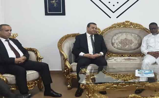 عرقاب وعجال يجريان محادثات ثنائية موسعه مع وفد بوركينابي رفيع المستوى