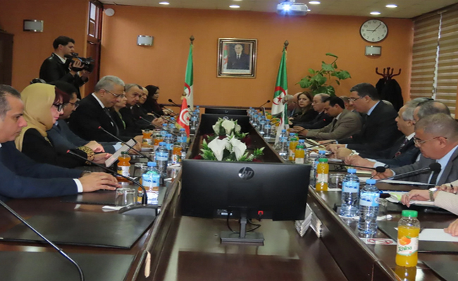 آيت مسعودان يتحادث مع نظيره التونسي لتعزيز الشراكة الصحية