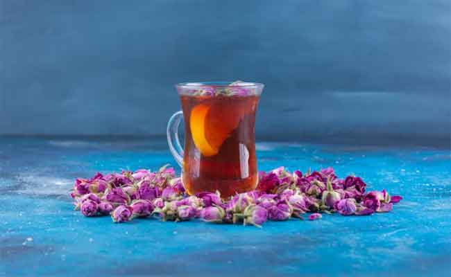 تعرفي إلى فوائد شرب منقوع الورد الطائفي على الصحة