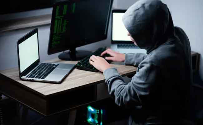 خطر صامت في البيوت…الابتزاز الإلكتروني بين المراهقين!