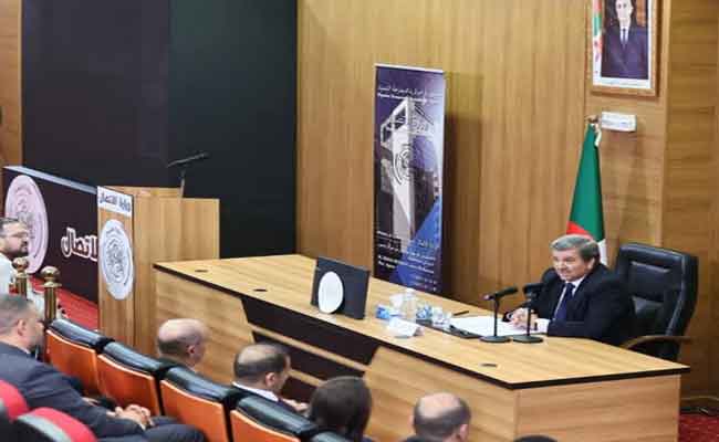 إشراف بوعمامة على تسليم رخص الاعتماد لفائدة مسؤولي وسائل الإعلام الأجنبية