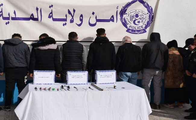 الإطاحة بعصابة أحياء مدججة بالأسلحة البيضاء والممنوعات بالمدية