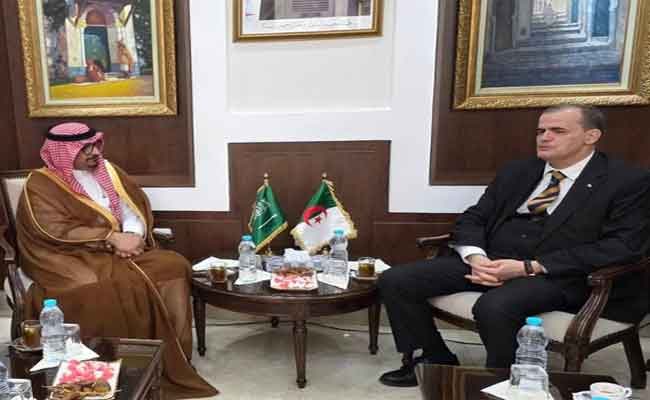 رزيق يتباحث مع السفير السعودي سبل ترقية العلاقات التجارية والاقتصادية