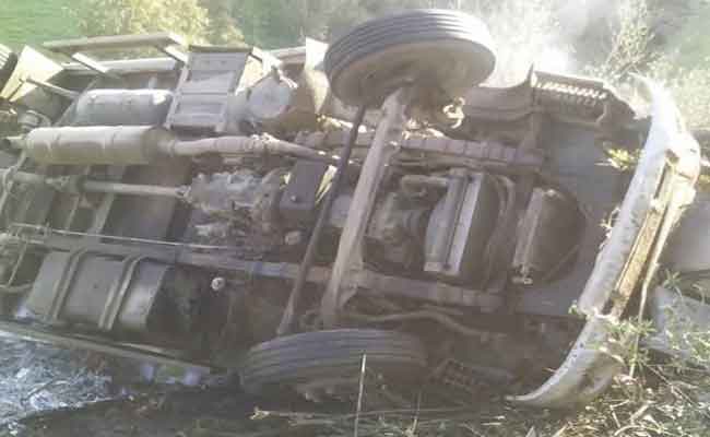 اصطدام بين سيارة وشاحنة يخلف 4 قتلى بعين الدفلى