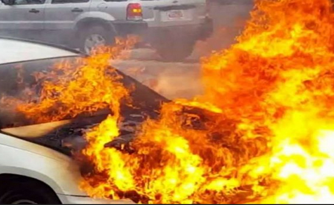 نشوب حريق في سيارة يخلف مصابين بتبسة