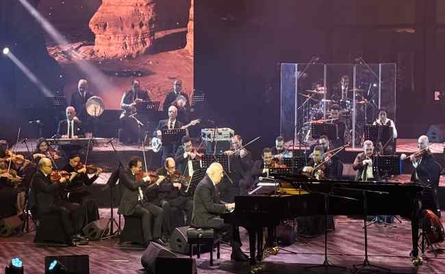 عمر خيرت يأخذ الجمهور في رحلة عبر الزمن بمهرجان فنون العلا