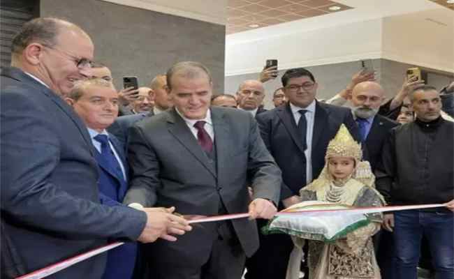 رزيق يعطي انطلاق تصدير أوّل شحنة من ملابس الأطفال محلية الصنع إلى موريتانيا