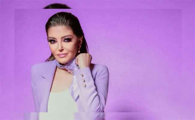 بجلسة تصوير مميزة…سميرة سعيد تحتفل بيوم ميلادها