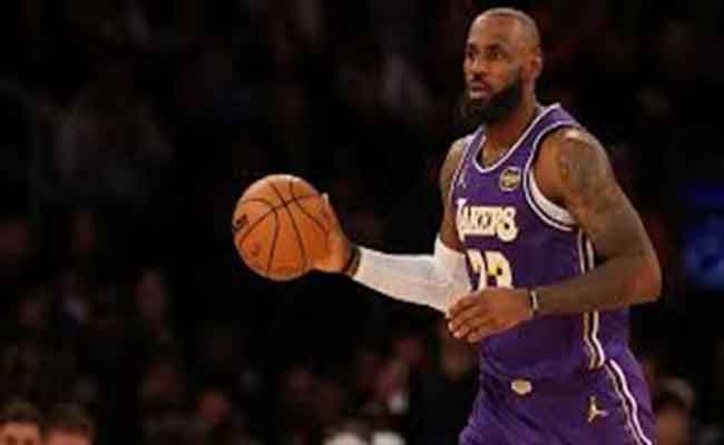 ليبرون جيمس يكتب تاريخا جديدا في دوري السلة الأمريكي برقم خرافي…