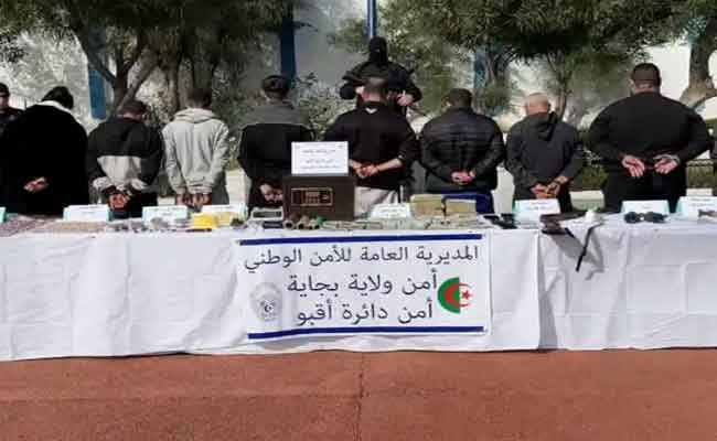 تفكيك شبكة إجرامية متلبسة بالمخدرات ومدججة بالأسلحة ببجاية