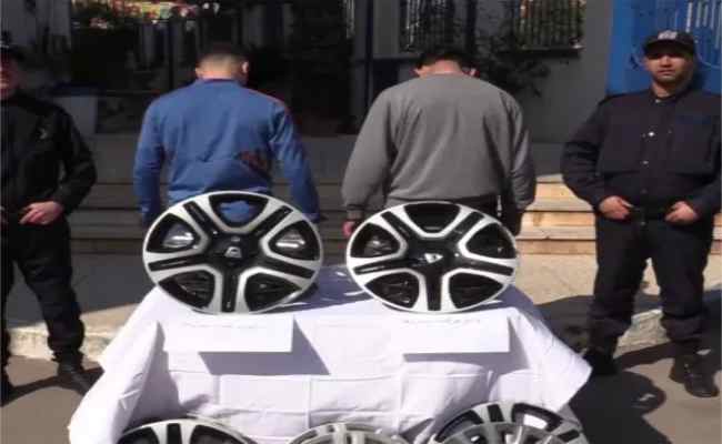 توقيف شخصين متلبسين بسرقة توابع المركبات بالعاصمة