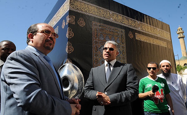 خرافات عابرة للقارات: كعبة مزورة في الجزائر تثير الجدل وتفتح أبواب الشرك باسم الوطنية الزائفة