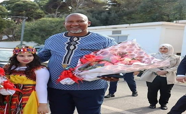 مع الأيام الأولى لرمضان مهاجر افريقي يغتصب أكثر من 200 قاصر مقابل الموز وحلويات في الجزائر