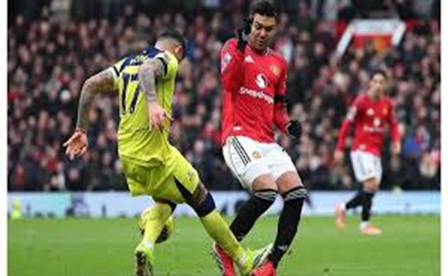 تدخل مرعب من روميرو على كاسيميرو في مباراة مانشستر يونايتد وتوتنهام