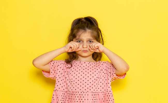 الخجل الشديد عند الطفل…مشكله تعترضه أم نعمة تفيده؟!