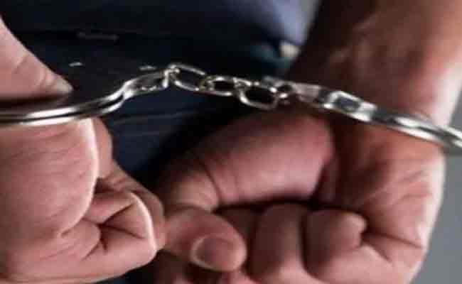 الإطاحة بشخصين يحترفان الابتزاز والتهديد بالتشهير عبر مواقع التواصل بباتنة