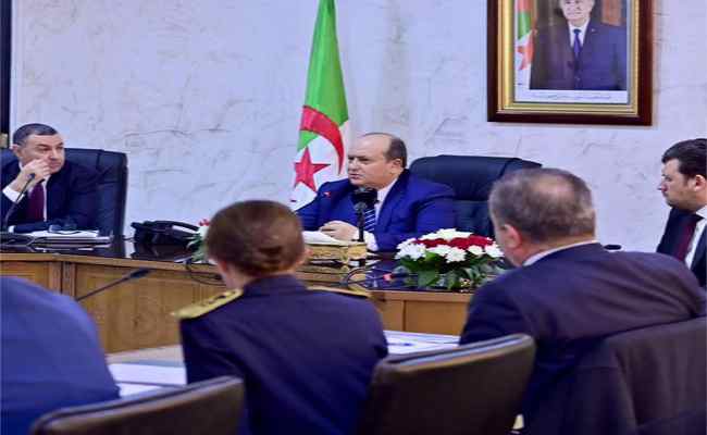 الجراد محور اجتماع وزاري مشترك