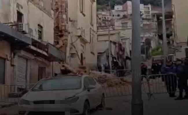 إنقاذ شخصين علقا داخل بناية سكنية إثر انهيار الواجهة الأمامية بسيدي امحمد في العاصمة