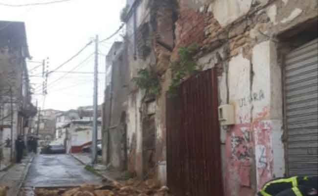 إنقاذ ستيني من انهيار جزئي لبناية في سوسطارة بالعاصمة