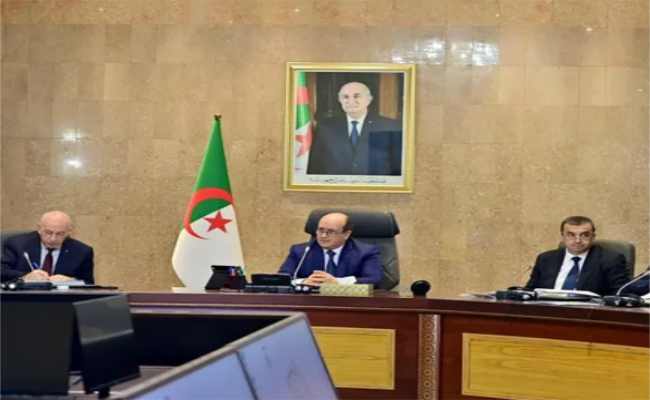 غريب يترأس اجتماع مجلس وزاري مشترك