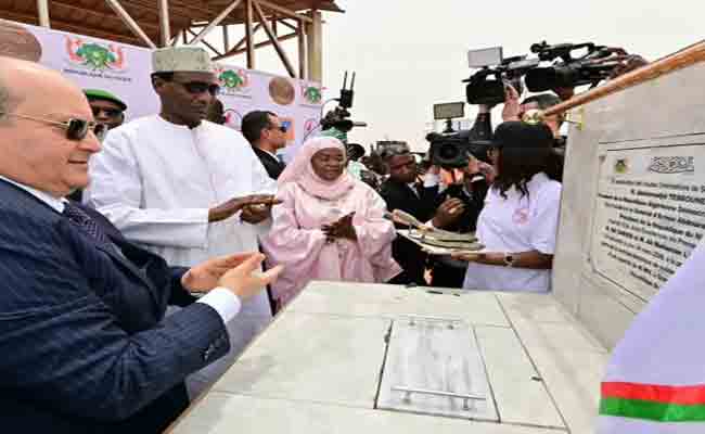 غريب ونظيره النيجري يضعان حجر الأساس لمحطة توليد الكهرباء للتضامن في نيامي