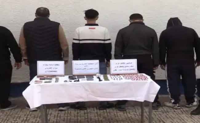 توقيف 5 أشخاص تورطوا في الاعتداء على مواطن بسلاح للسطو على مركبته