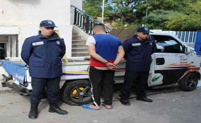 توقيف شخص متلبس بسرقة بالوعات السكة الحديدية للترامواي بالعاصمة