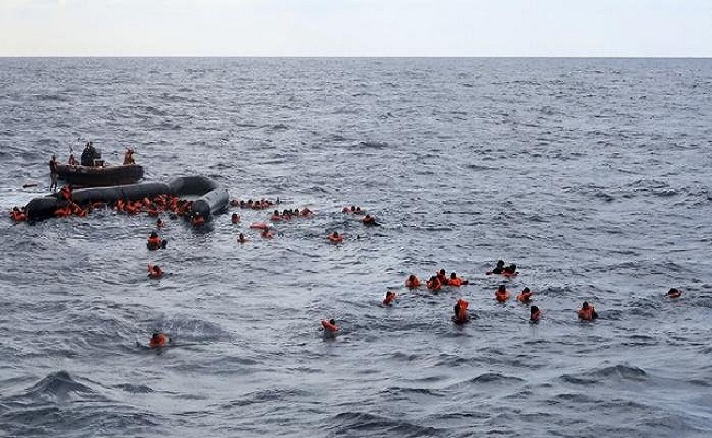 في عهد كلب الجنرالات تبون الجزائريين يمتون بحثا عن ملح في البحر