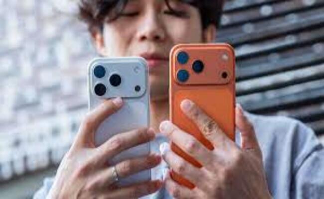 ميكروفون خفي في هاتف آيفون…ما الغرض من الثقب الصغير بجانب الكاميرا؟