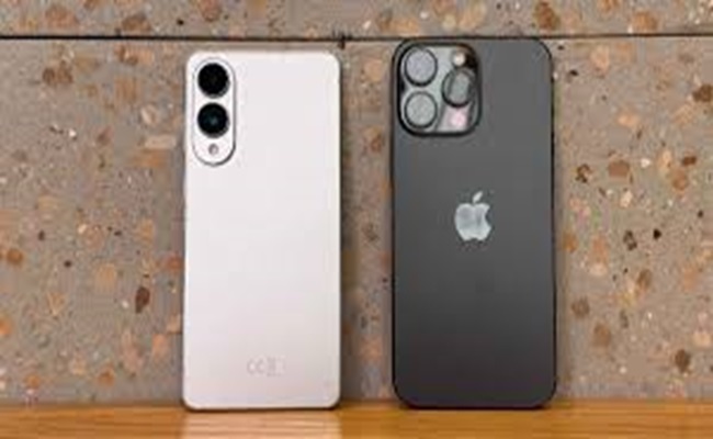 حرب التسويق بين عمالقة تكنولوجيا الهواتف…