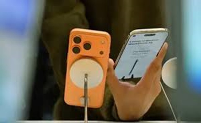 أبل تطلق آيفون الفئة المتوسطة…