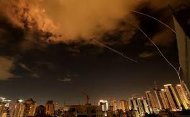 الغارديان: روسيا تستعد لتسليح إيران بطائرات انتحارية