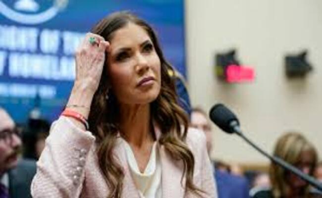 ترامب يقيل وزيرة الأمن الداخلي كريستي نويم