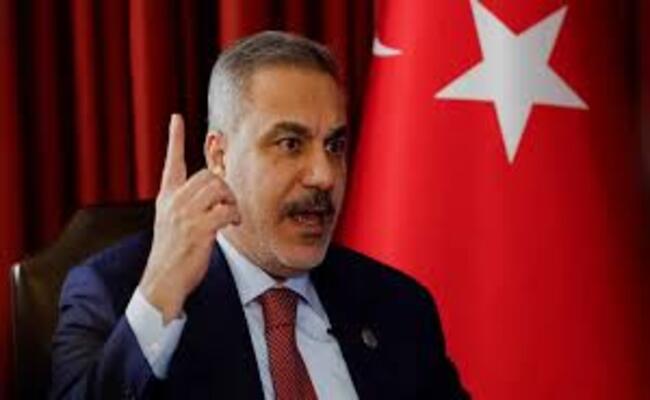 وزير الخارجية التركي يحض طهران على “الحذر” بعد اعتراض صاروخ