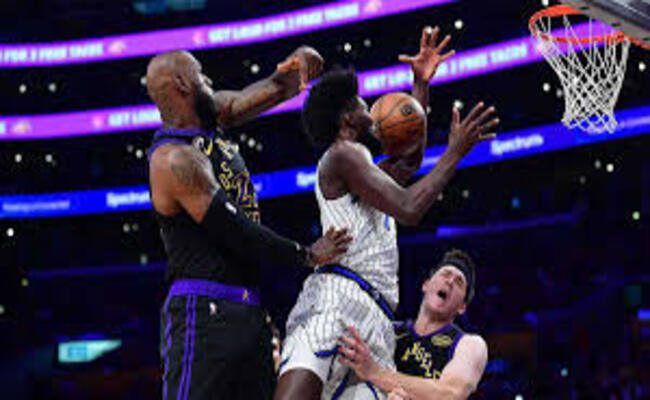 NBA…ماجيك يهزم ليكرز وليبرون جيمس يهدر الفوز في الرمية الأخيرة