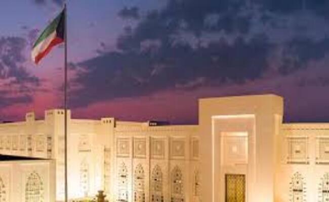 الكويت تستدعي سفير إيران للتنديد بالاعتداءات على أراضيها