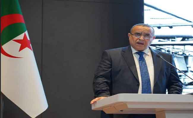 عجال يشدد على ضرورة توطين صناعة الطاقات المتجددة وعدم الاكتفاء بالإستيراد