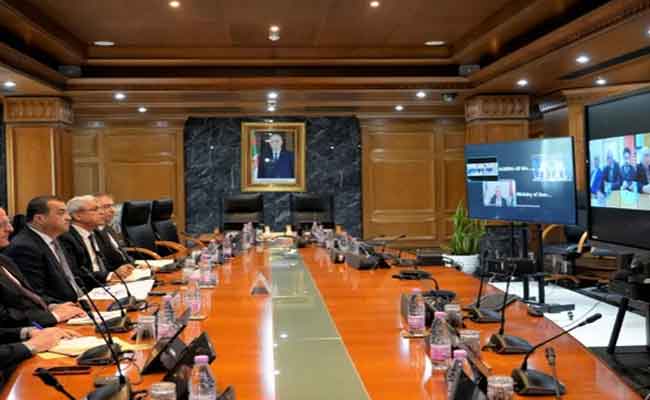 عرقاب يتحادث مع وزير الطاقة الأردني