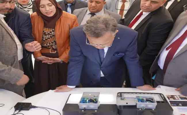 بداري في زيارة تفقدية لوحدة تنمية الأجهزة الشمسية ببوسماعيل
