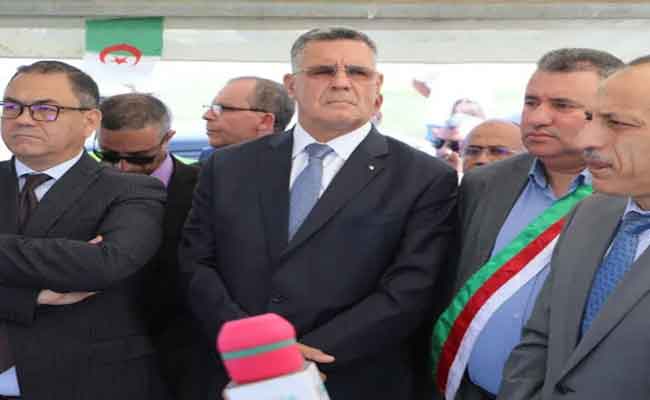 بوزقزة يعاين أشغال قناة الربط البعدي من محطة تحلية مياه البحر كدية الدراوش