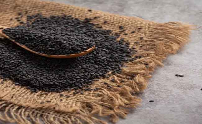 فوائد السمسم الأسود لا تُعدّ ولا تُحصى تعرفي عليها