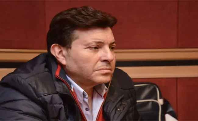 مدير أعمال هاني شاكر يطالب جمهوره بعدم الانسياق وراء شائعات حالته الصحية