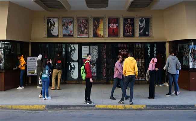 مصر…قرار رئيس الحكومة بـ”الإغلاق المبكر” يهدد إيرادات السينما