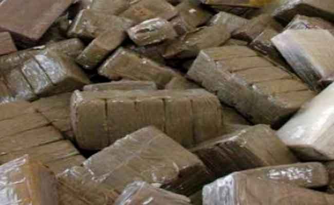 الإطاحة بشبكة إجرامية متلبسة بـ 40 كلغ من المخدرات و400 مليون بخميس الخشنة