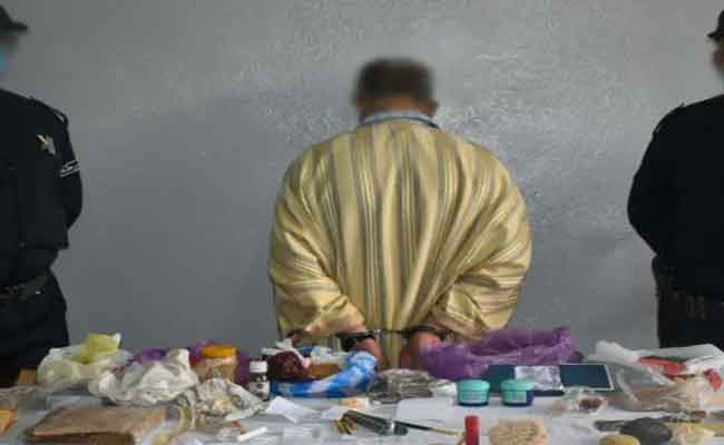 الإطاحة بمشعوذ يستدرج ضحاياه للنصب عليهم عبر الفايسبوك بالبيض